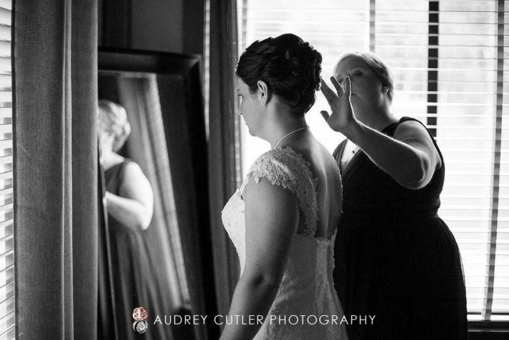 Ladies Getting ready for a Wachusett Mountain Wedding 