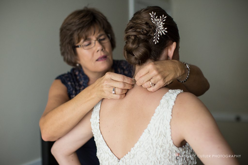 central_ma_wedding_photographers_bride_gets_ready