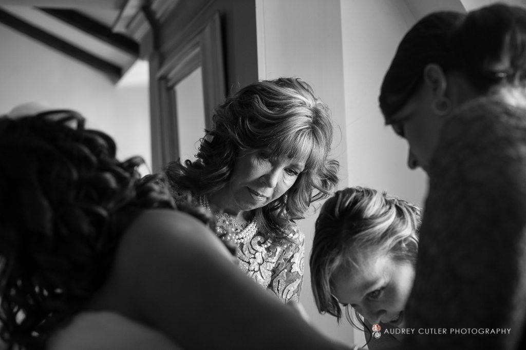 red_lion_inn_cohasset_ma_bride_getting_ready-1