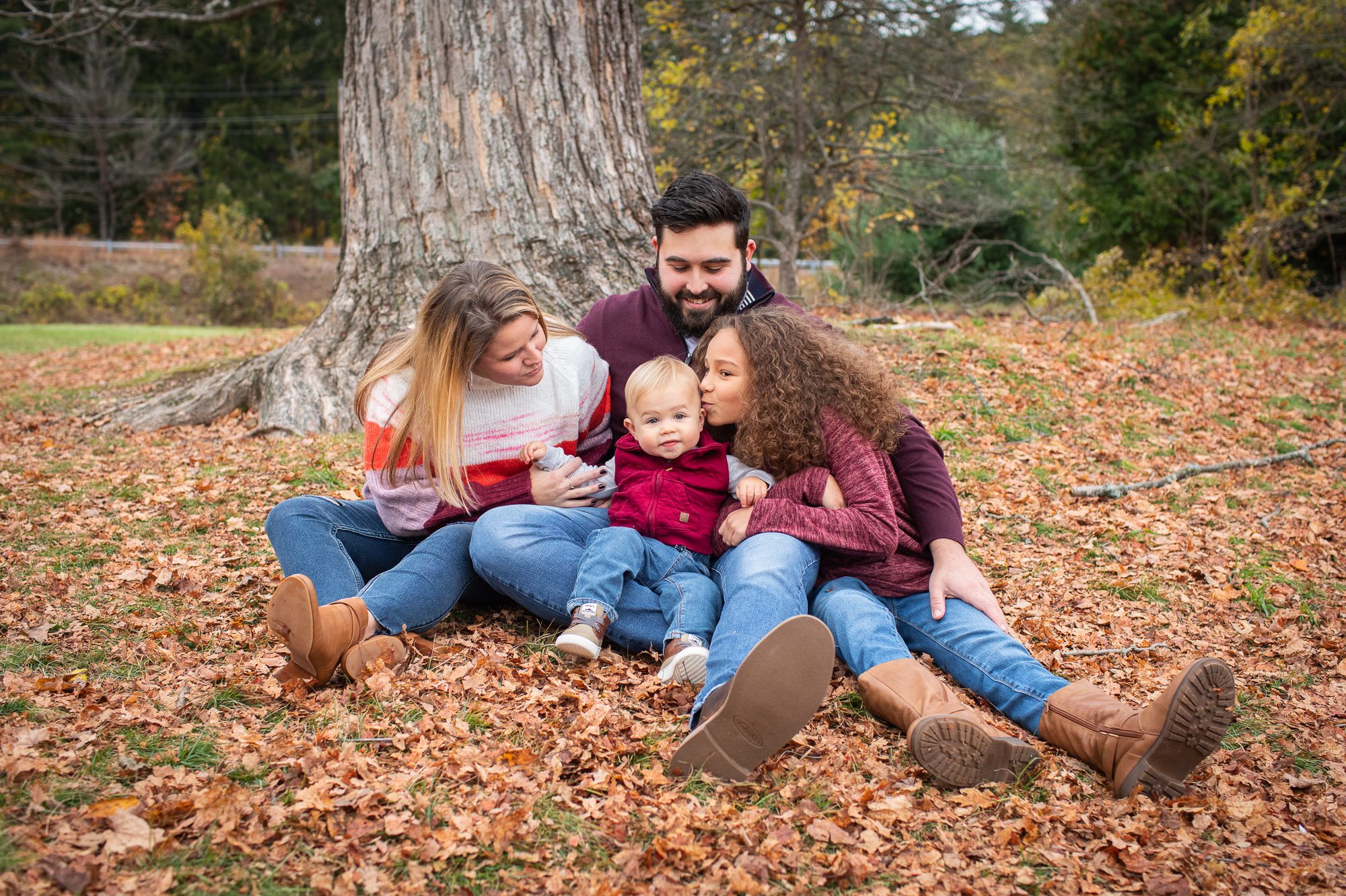 Family_during_engagement_photo_session_in_fall