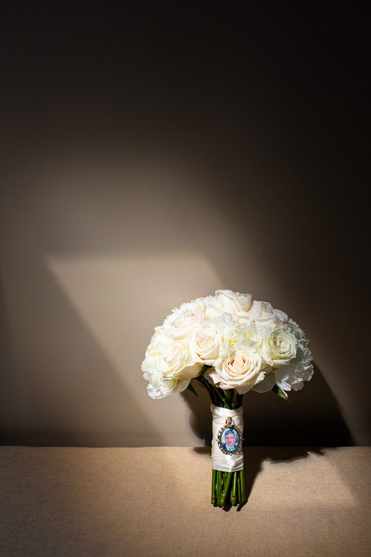 bride-wedding-bouquet-with-memorial-photot