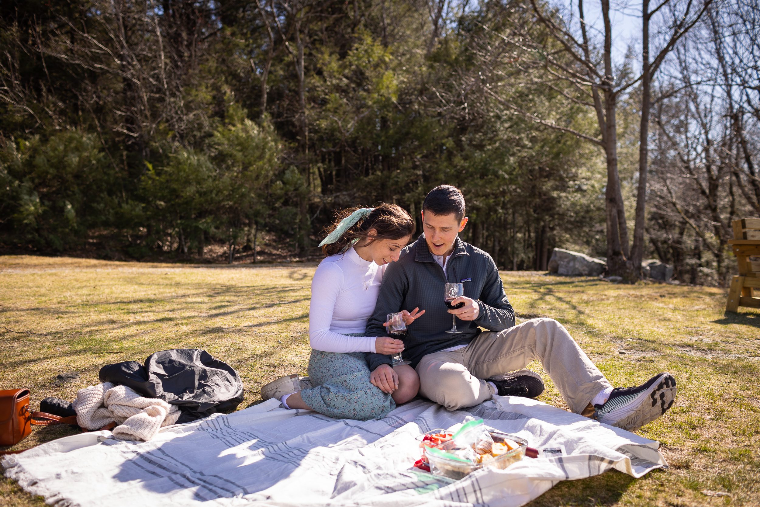 Picnic-date-adventure-photography-session-1