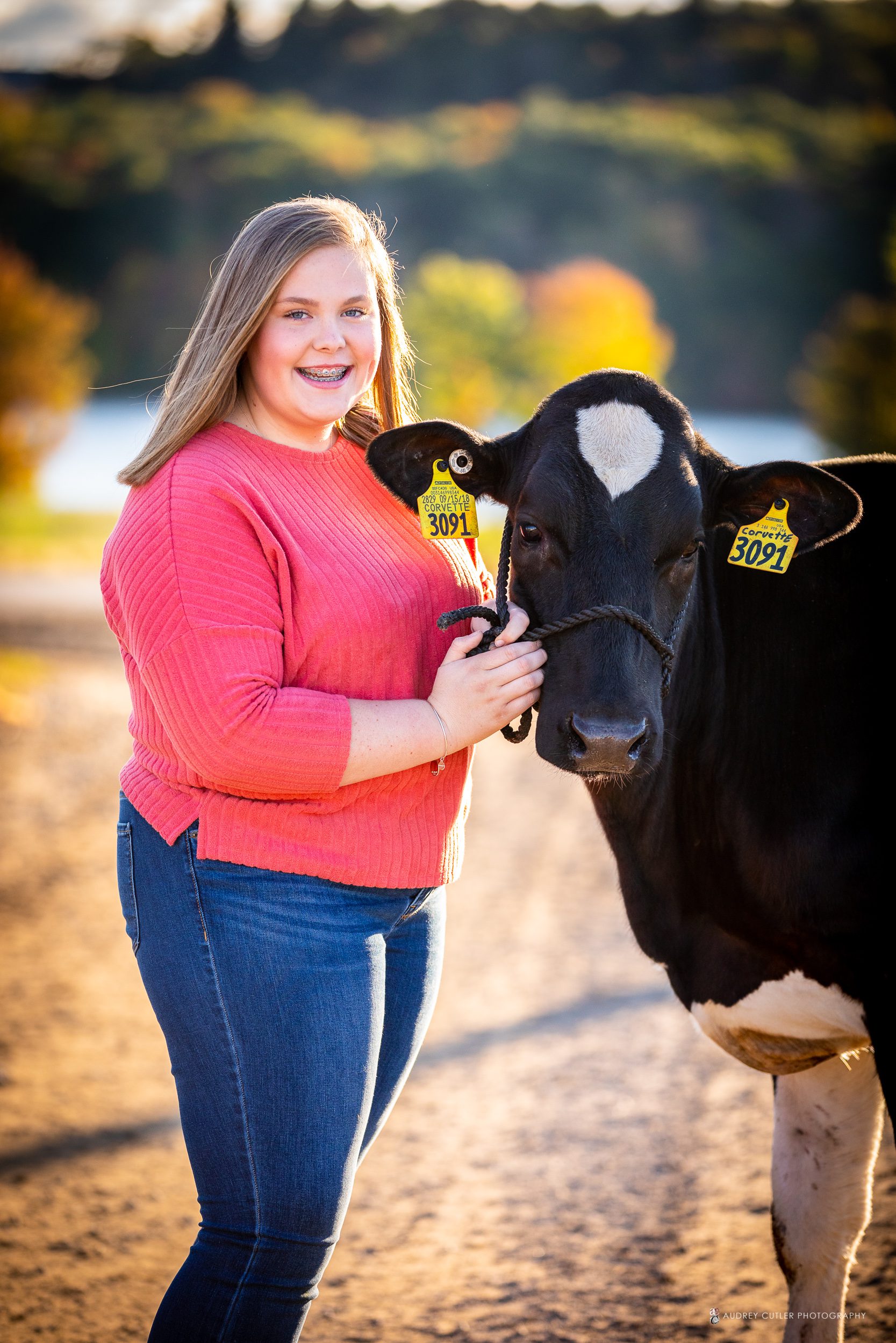 high-school-senior-portraits-with-cow