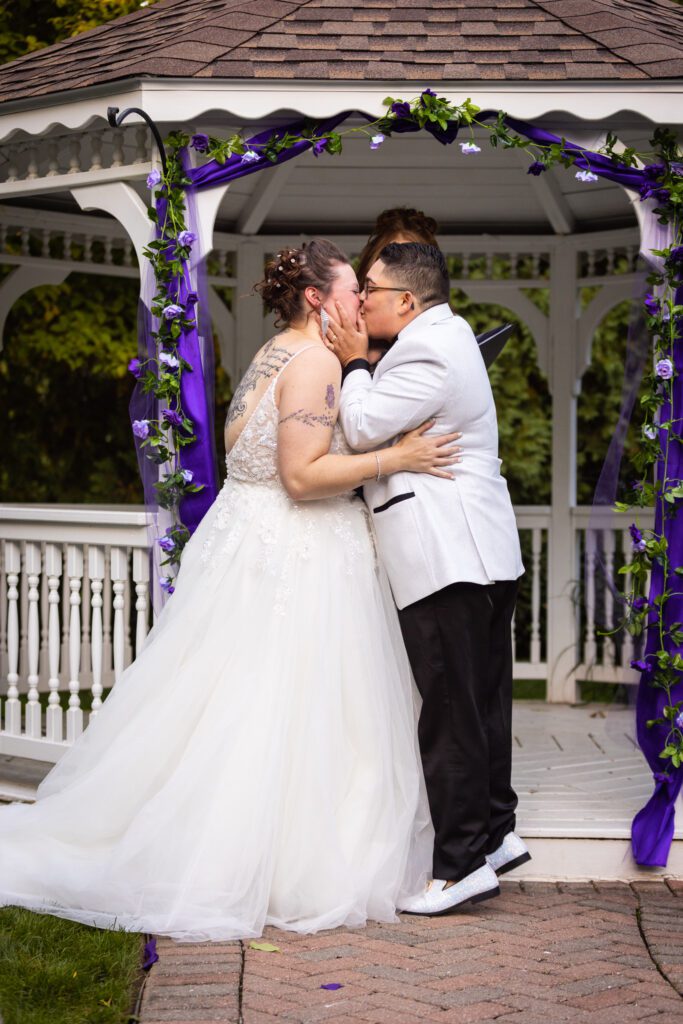 ceremony-kiss-chocksett-inn-wedding